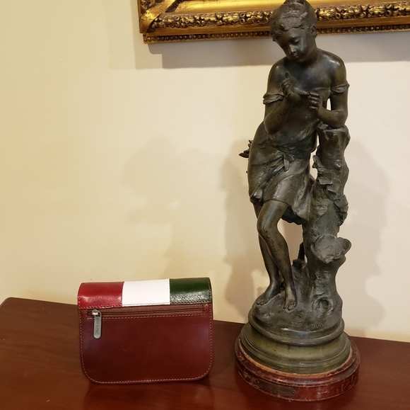 NEW! ITALIAN LEATHER PURSE W/ ADJUSTABLE STRAP (Imported From Roma) - Picture 3 of 5